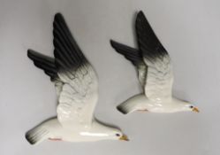 Two graduated Beswick porcelain flying seagulls, model numbers 922-2 and 3