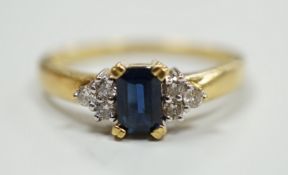 A modern 18ct gold and single stone sapphire set ring, with six stone diamond set shoulders, size R,