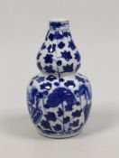 A small Chinese blue and white double gourd vase, c.1900. 12cm tall