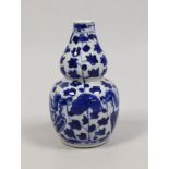 A small Chinese blue and white double gourd vase, c.1900. 12cm tall