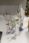 A group of Lladro and Lladro type figures (9)