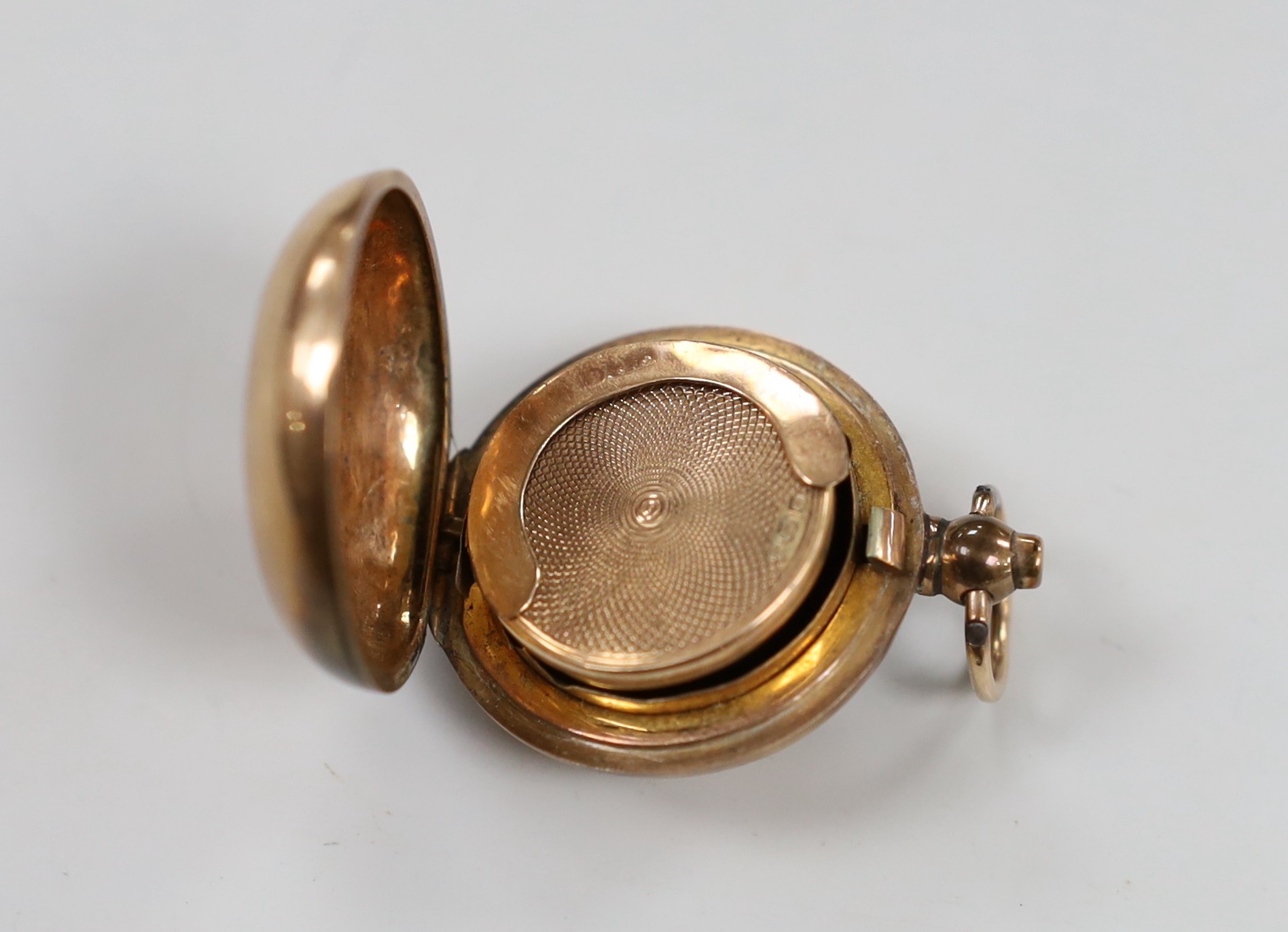 An Edwardian 9ct gold sovereign case, Birmingham, 1906, 30mm, with engraved monogram, gross weight - Image 2 of 2