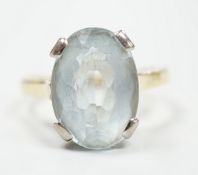 An 18ct and oval cut aquamarine set ring, (shank cut), size P, gross weight 5.3 grams.