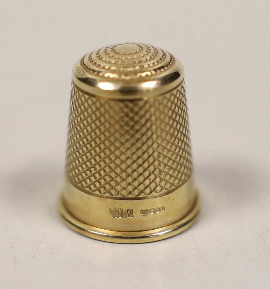 A modern 9ct gold thimble, 22mm, 4.9 grams. - Image 2 of 2