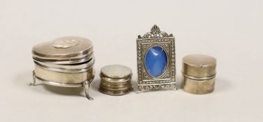 A George V silver heart shape trinket box, Saunders & Shepherd, Birmingham, 1910, 45mm, a ring