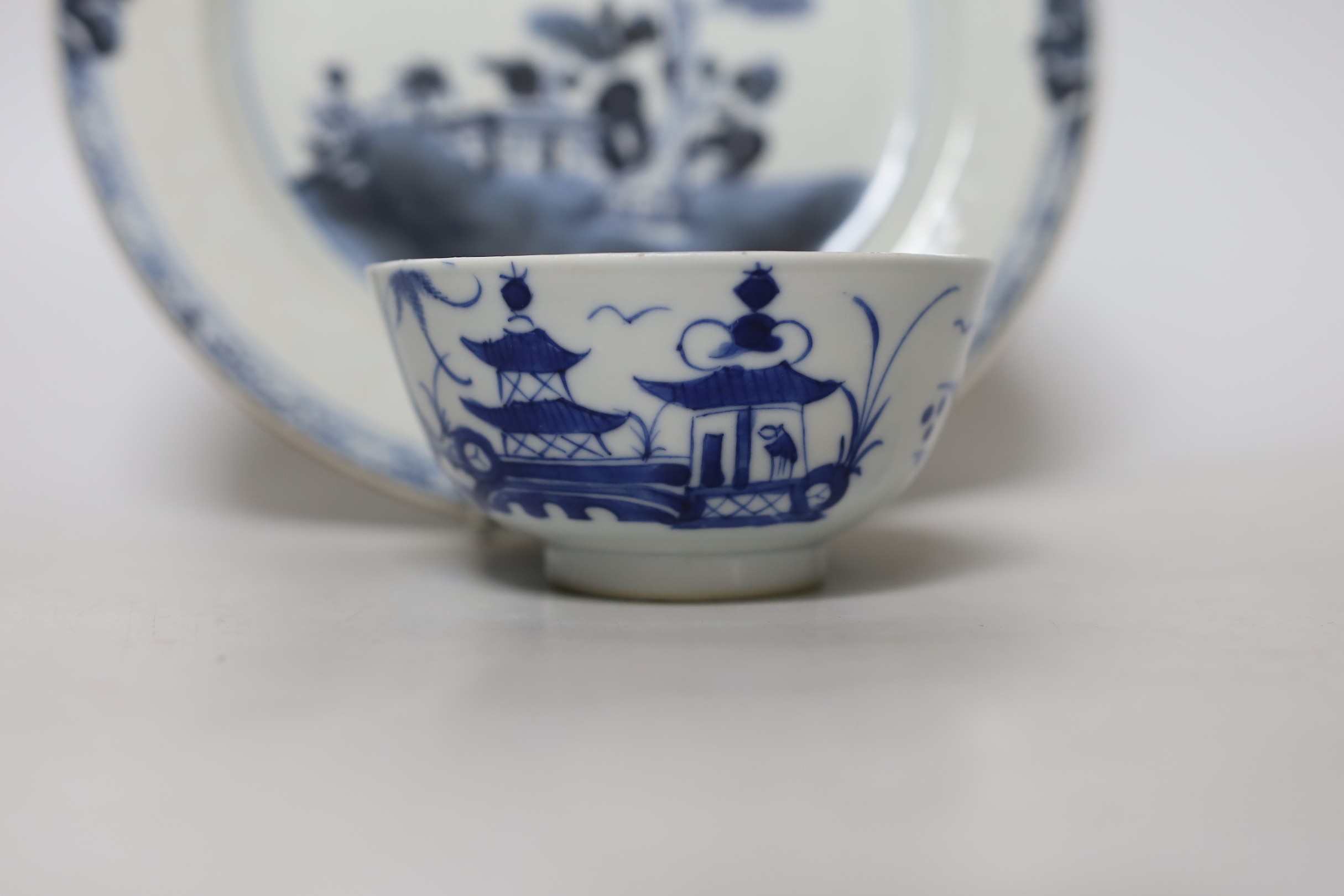 An 18th century Chinese blue and white plate, together with a cloisonné enamel dragon vase and a - Image 3 of 7
