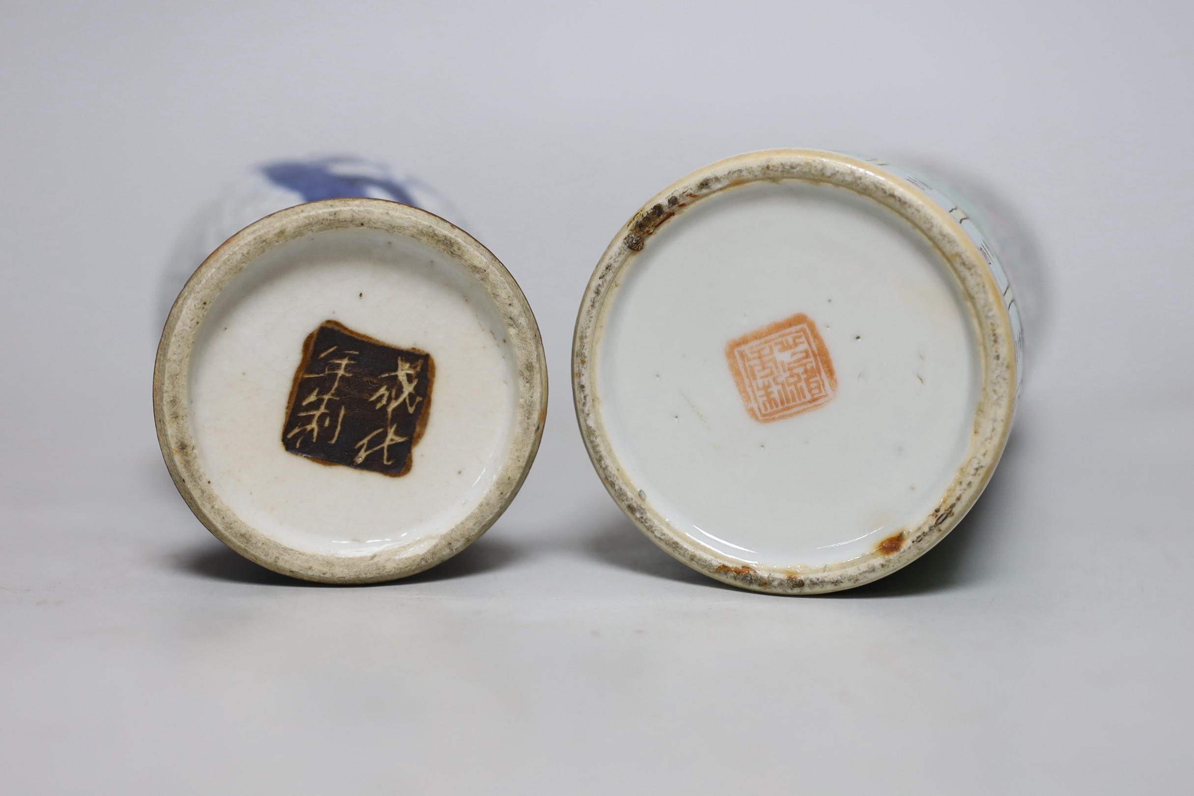 A Chinese Straits green ground sleeve vase and a Chinese blue and white crackle glaze vase, sleeve - Image 4 of 4