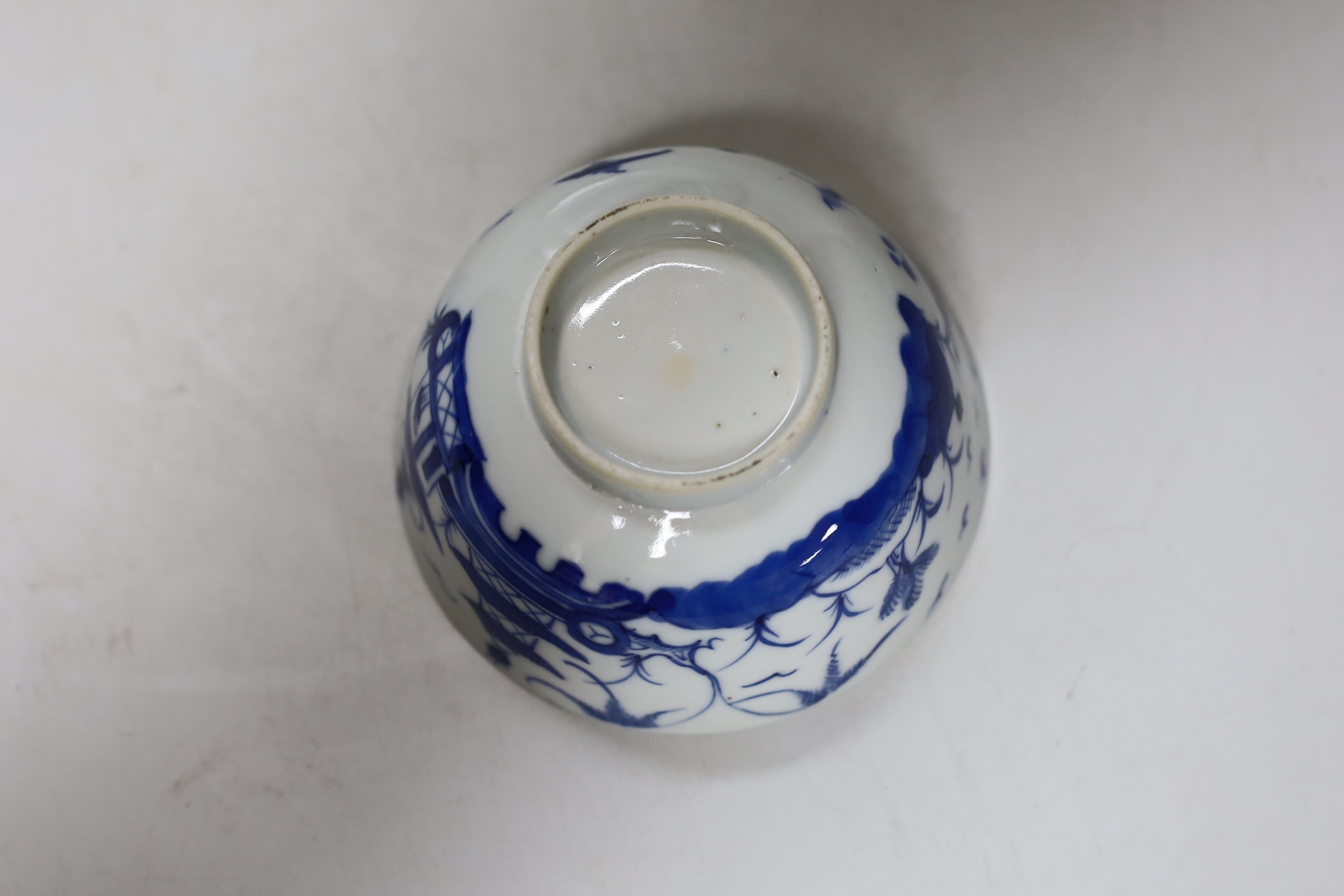 An 18th century Chinese blue and white plate, together with a cloisonné enamel dragon vase and a - Image 5 of 7