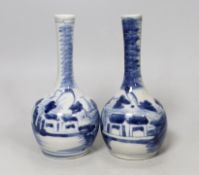 A pair of 19th century Chinese blue and white bottle vases, 16cm