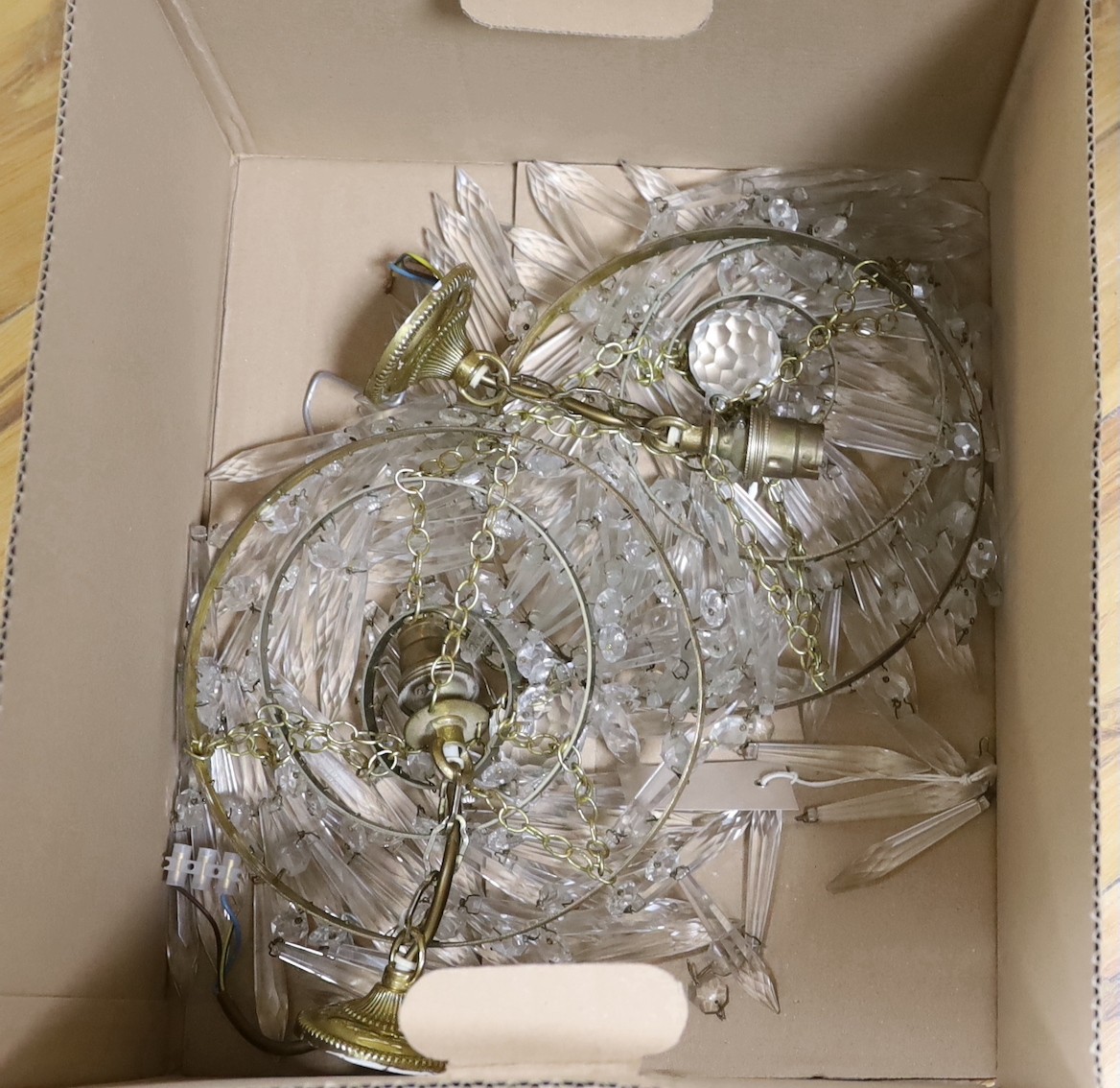 A pair of cut glass lustre drop chandeliers - Bild 2 aus 2