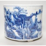 A Chinese blue and white brushpot a.f. 16cm