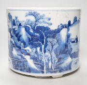 A Chinese blue and white brushpot a.f. 16cm