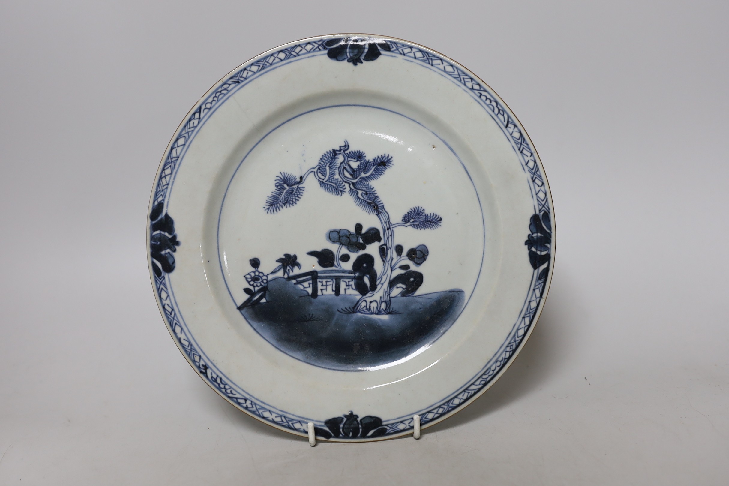 An 18th century Chinese blue and white plate, together with a cloisonné enamel dragon vase and a - Image 6 of 7