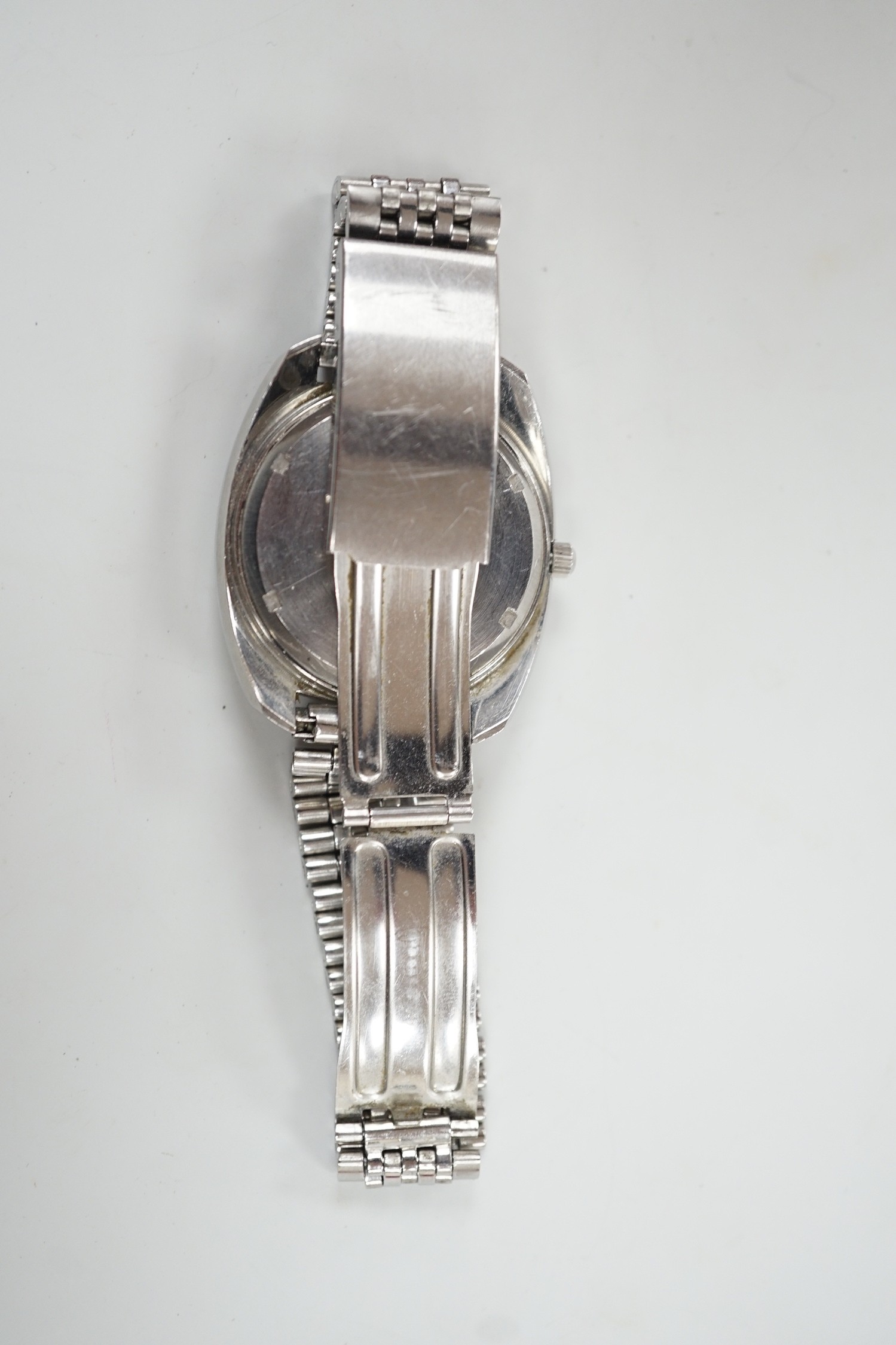 A gentleman's 1970's? stainless steel Omega Electronic wrist watch, on associated steel bracelet, - Image 3 of 5