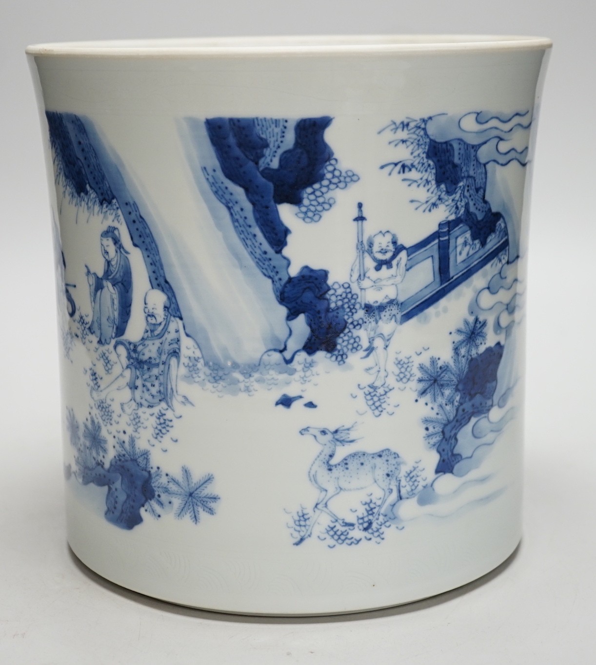A large Chinese blue and white brushpot, 20.5 cms high - Image 4 of 6