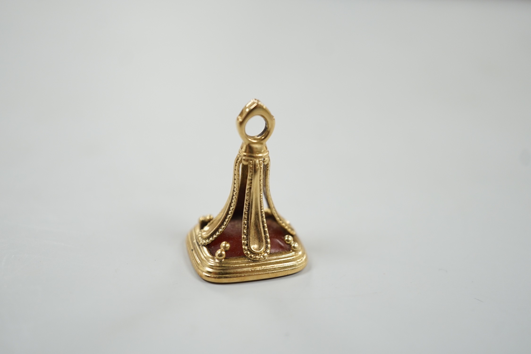 An early 19th century yellow metal overlaid and carnelian set fob seal, the matrix carved with - Image 3 of 4