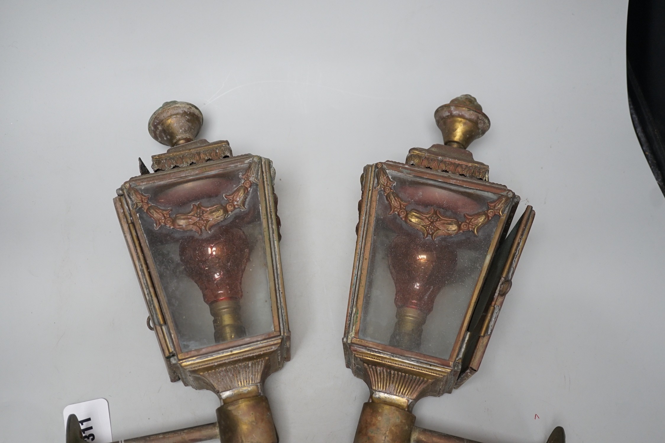 A pair of Victorian coaching lamps, converted to electricity, 51cm high - Bild 2 aus 3