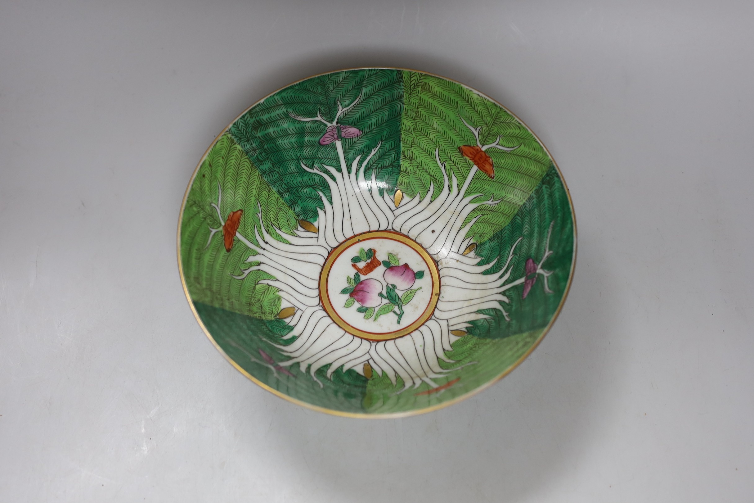 A Chinese famille rose bowl, 21 cm diameter - Image 3 of 4