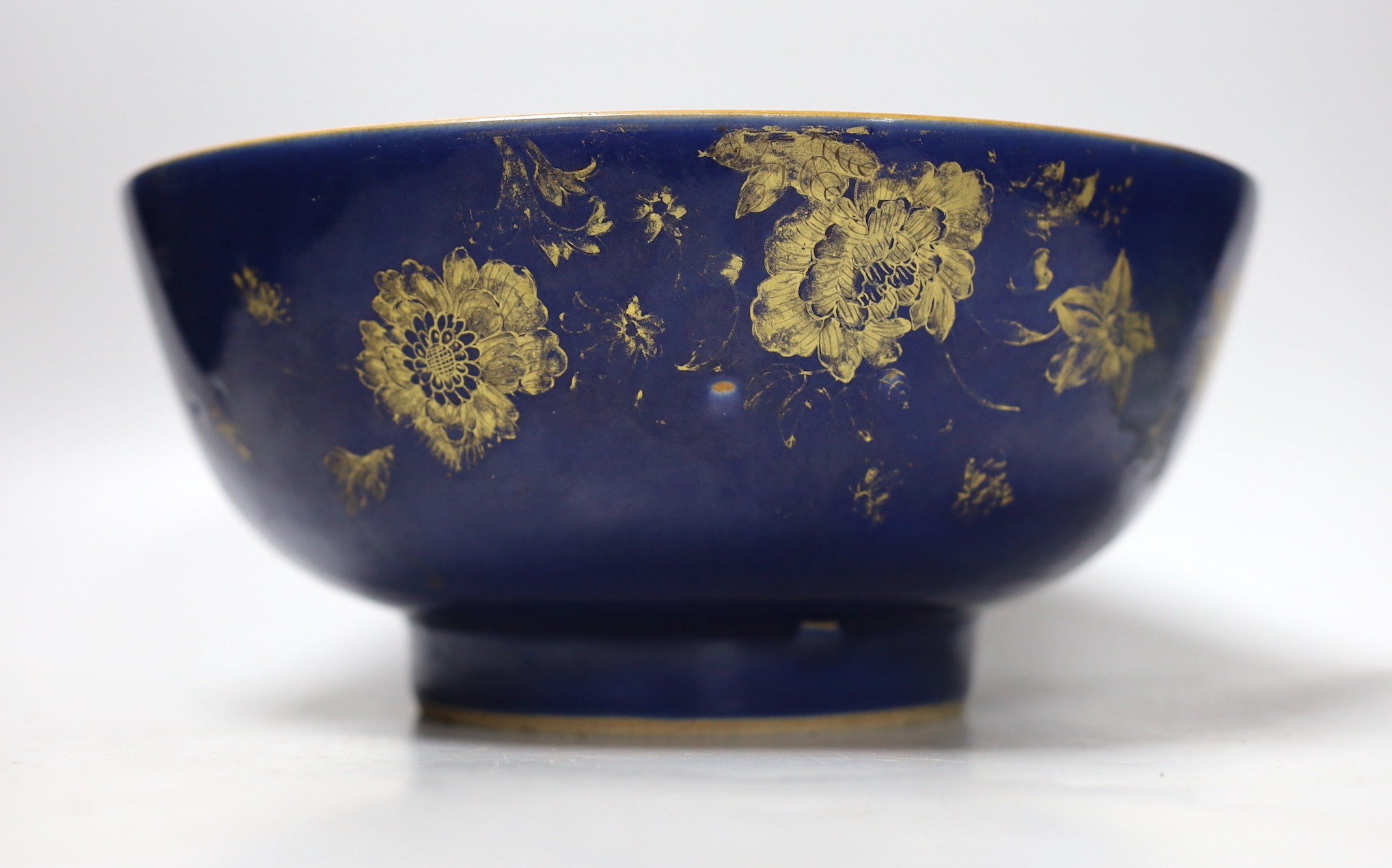 An 18th century Chinese gilt decorated powder blue glazed bowl, 26cm diameter - Image 2 of 4