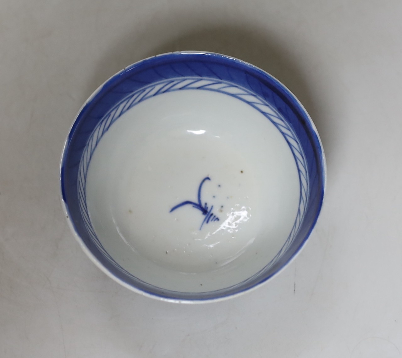 An 18th century Chinese blue and white plate, together with a cloisonné enamel dragon vase and a - Image 4 of 7