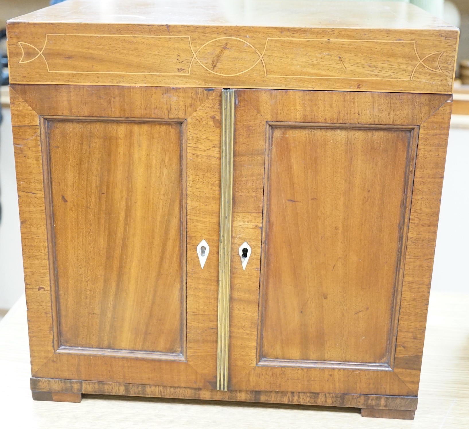 A 19th century inlaid mahogany six drawer collector’s cabinet, 38.5cms wide x 37.5cms high Ivory - Image 6 of 9