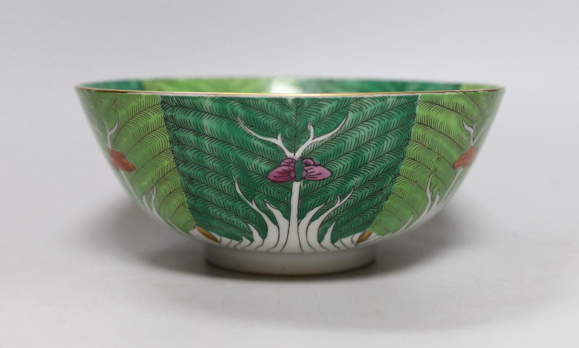 A Chinese famille rose bowl, 21 cm diameter