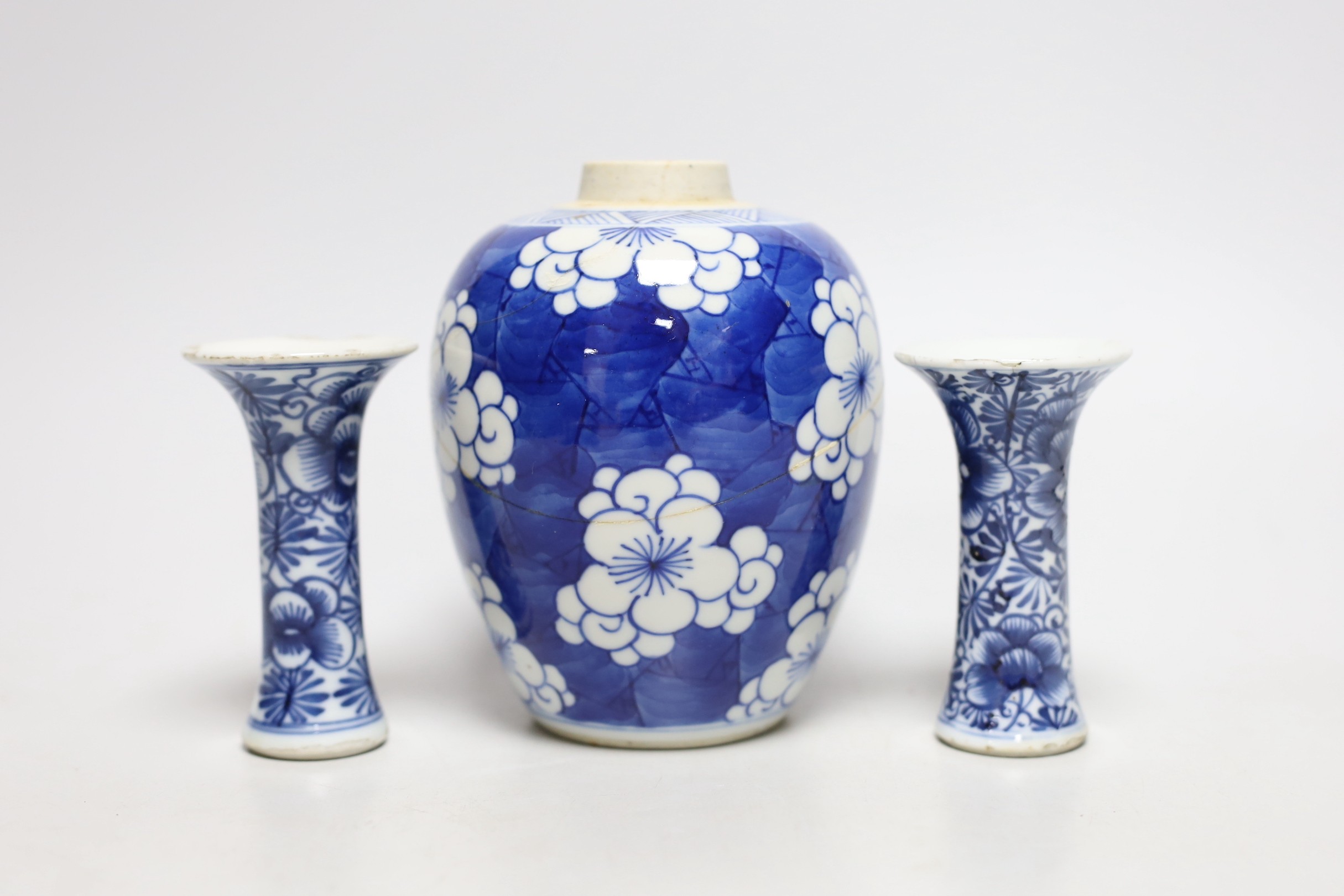 A Chinese blue and white prunus jar, two miniature vases and a dish, all Kangxi period, jar 14cms - Image 5 of 7