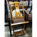 A Chinese elm folding hunting chair, height 105cm