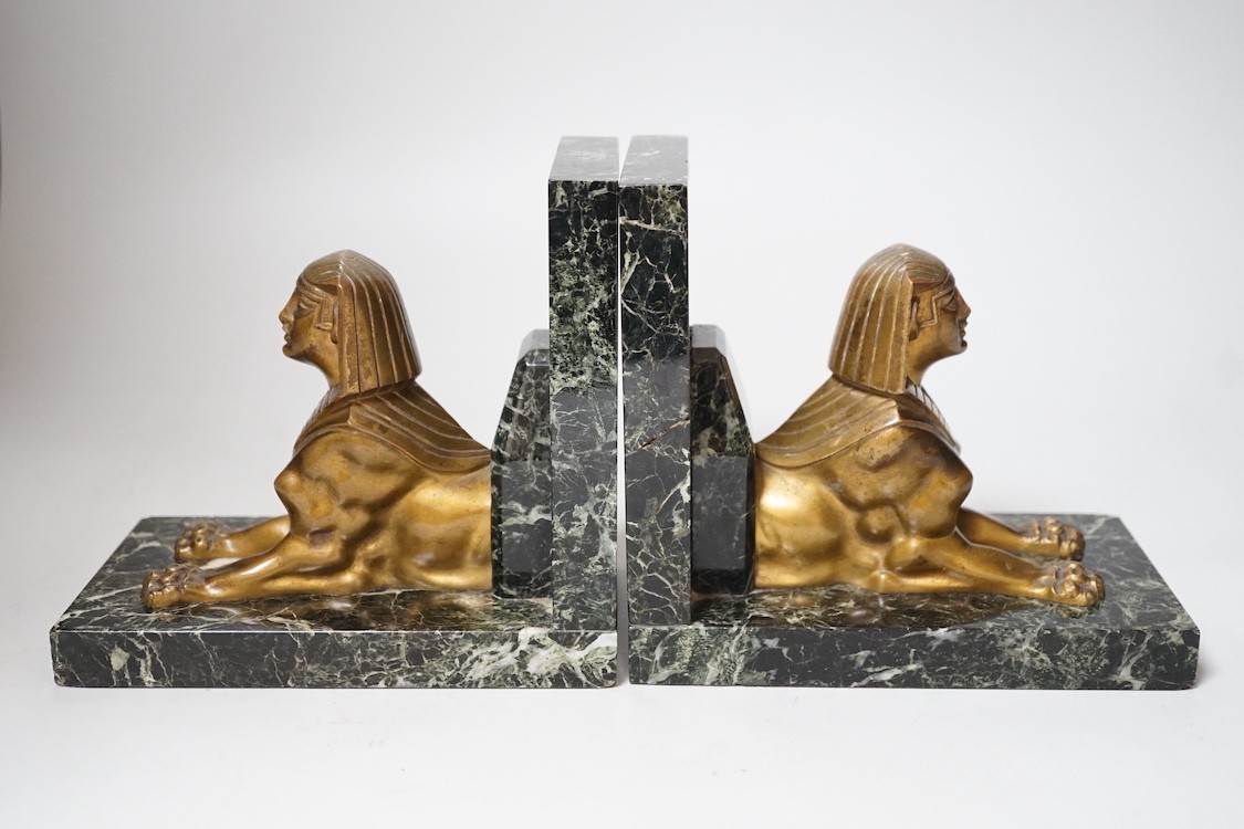 A pair of Art Deco bronze and serpentine 'sphinx' bookends, 17cms wide x 15.5cms high - Image 5 of 5
