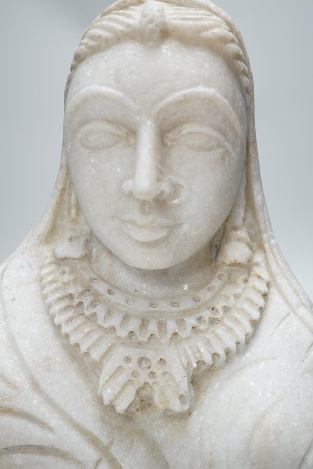 An Indian carved marble bust, 31cm - Image 5 of 5