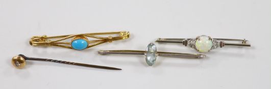 An Edwardian 15ct and single stone aquamarine set bar brooch, 58mm, gross 3.5 grams, two other bar