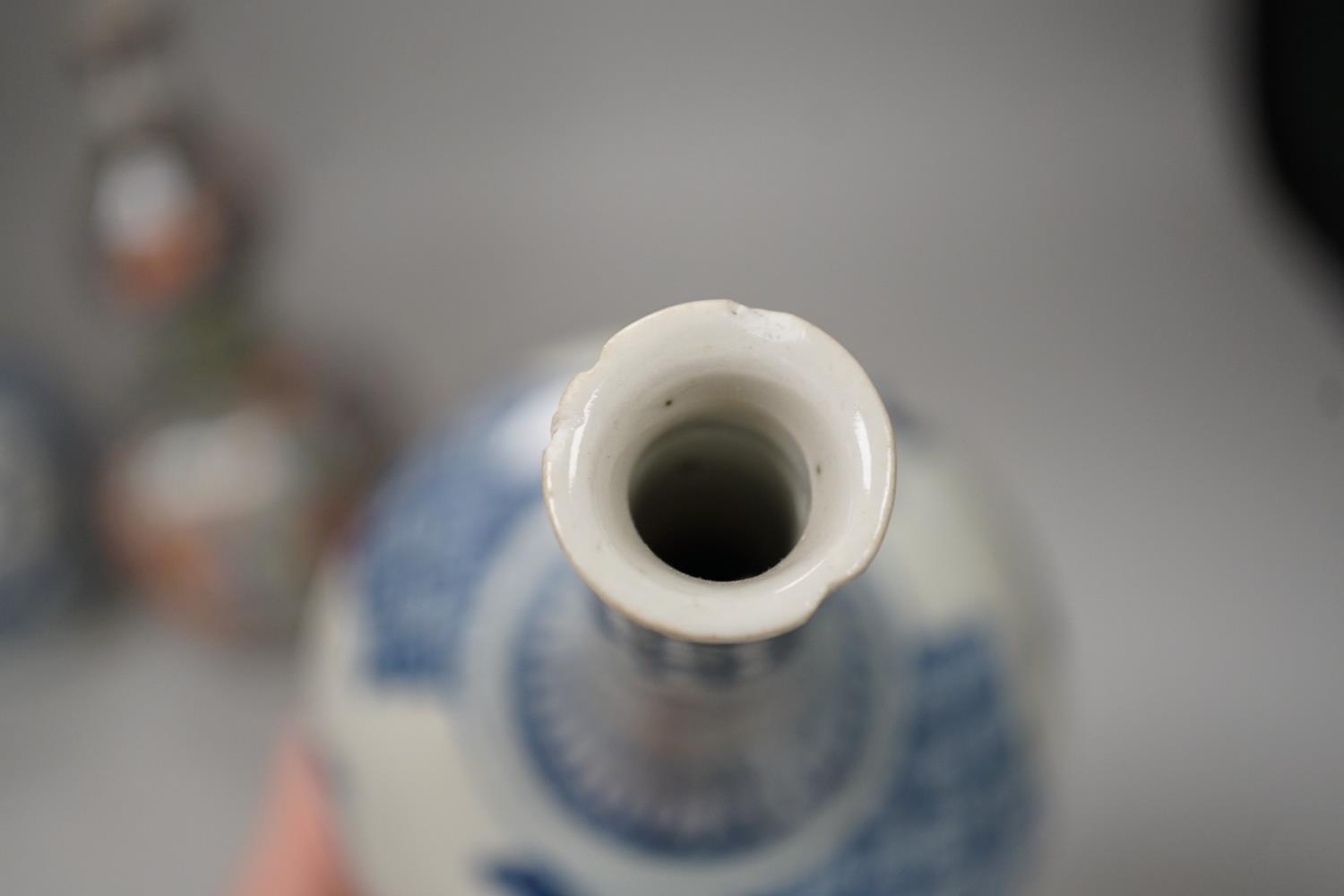 A Chinese famille verte octagonal double gourd vase, together with a pair of Chinese blue and - Image 4 of 8