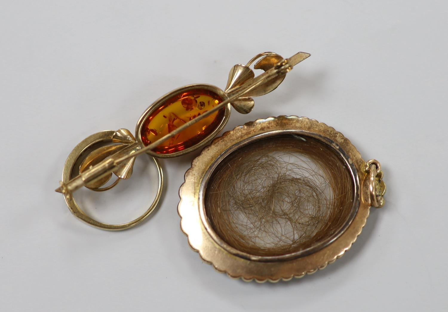 A 19th century yellow metal and split pearl mounted glazed mourning locket pendant containing a lock - Image 4 of 4