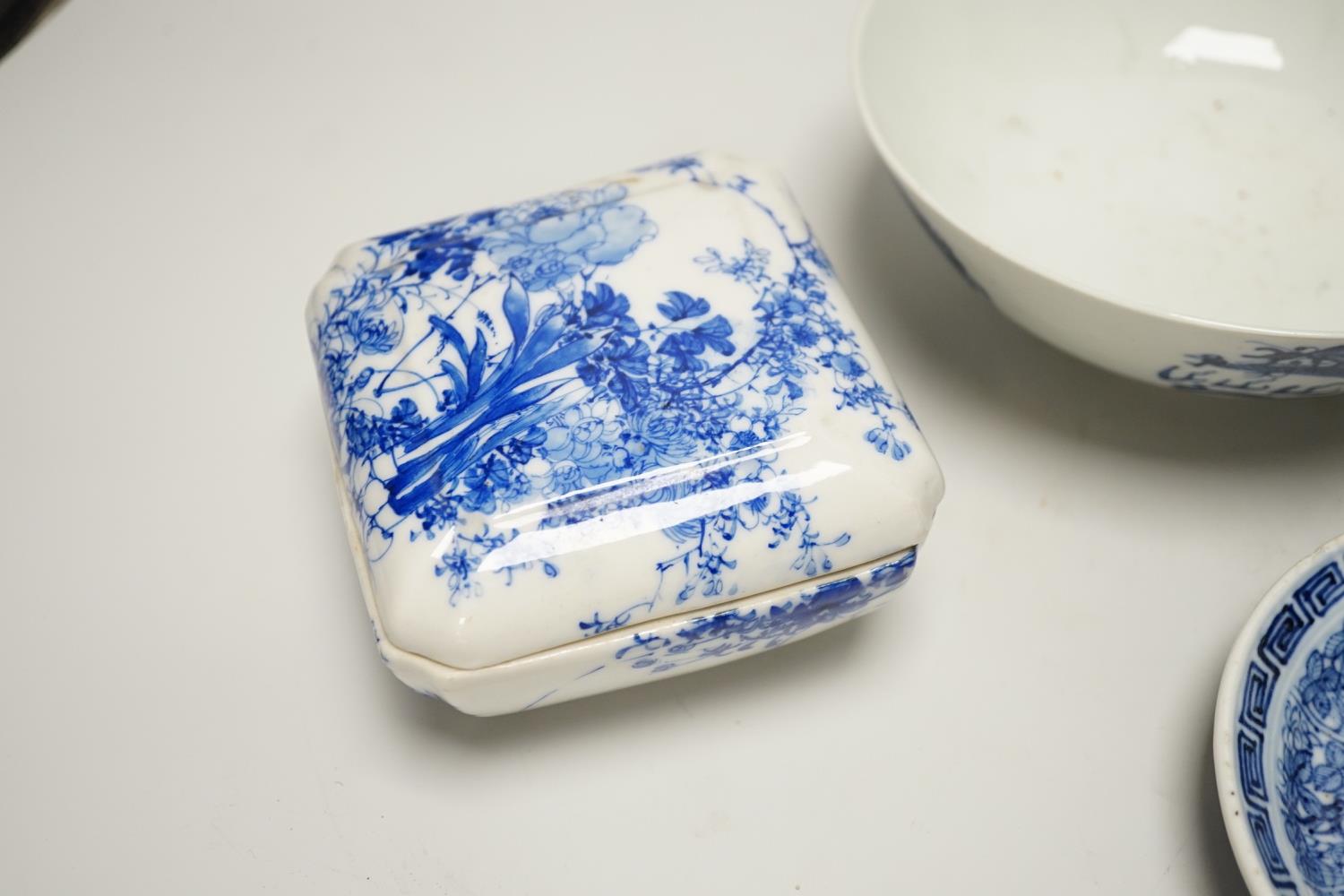 A A Chinese blue and white Dragon medallion bowl, 16.3 cm, a blue and white pot cover and stand - Image 4 of 14