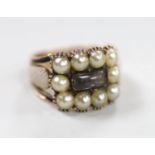 A 19th century yellow metal, plaited hair, enamel and split pearl set mourning ring, size P, gross