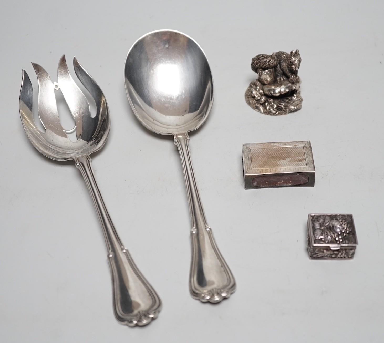 A pair of George V sterling silver salad servers, Birmingham import marks, 22cm, a modern silver
