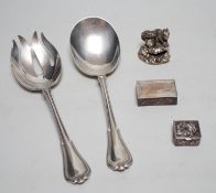 A pair of George V sterling silver salad servers, Birmingham import marks, 22cm, a modern silver