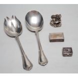 A pair of George V sterling silver salad servers, Birmingham import marks, 22cm, a modern silver