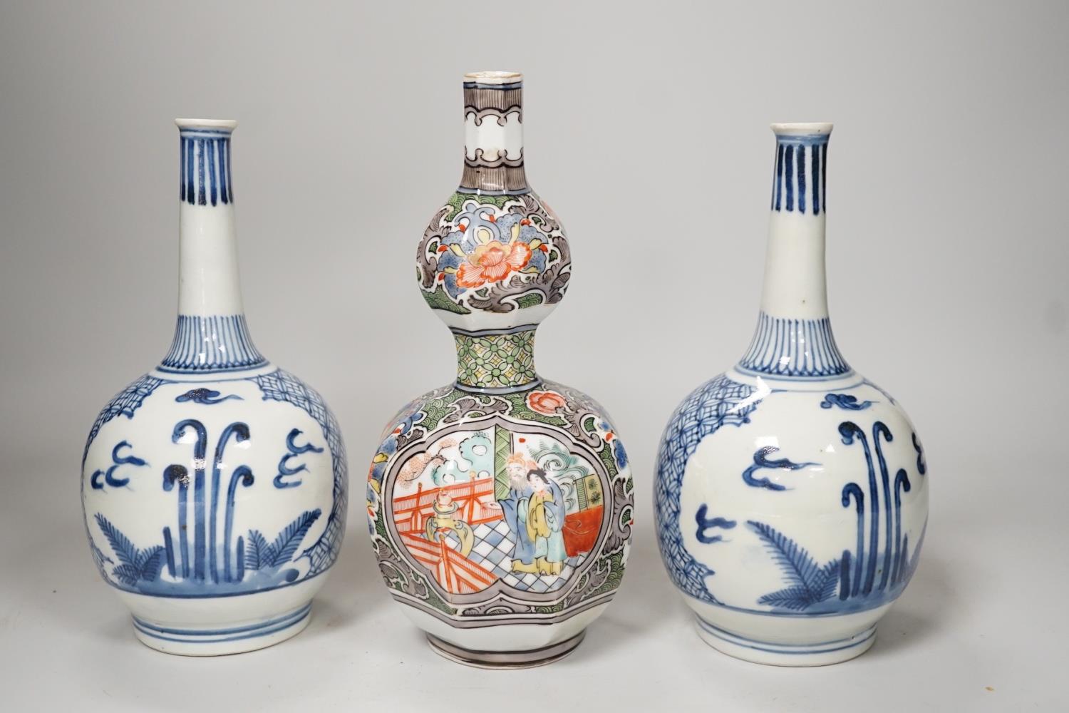 A Chinese famille verte octagonal double gourd vase, together with a pair of Chinese blue and - Image 3 of 8