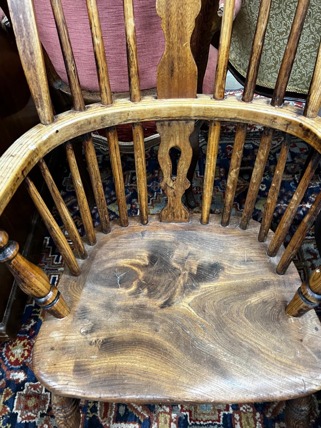 A Victorian ash, elm and beech Windsor armchair, width 57cm, depth 38cm, height 110cm - Image 3 of 3