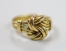 An Edwardian 18ct gold knot ring, size P/Q, 6.3 grams.