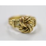 An Edwardian 18ct gold knot ring, size P/Q, 6.3 grams.