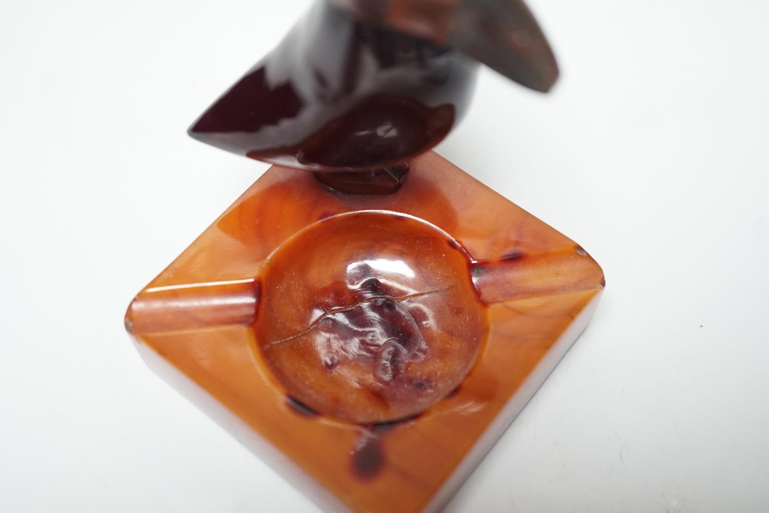 A cherry amber Bakelite and butterscotch phenolic YZ style bird ashtray, 10cm - Image 5 of 6