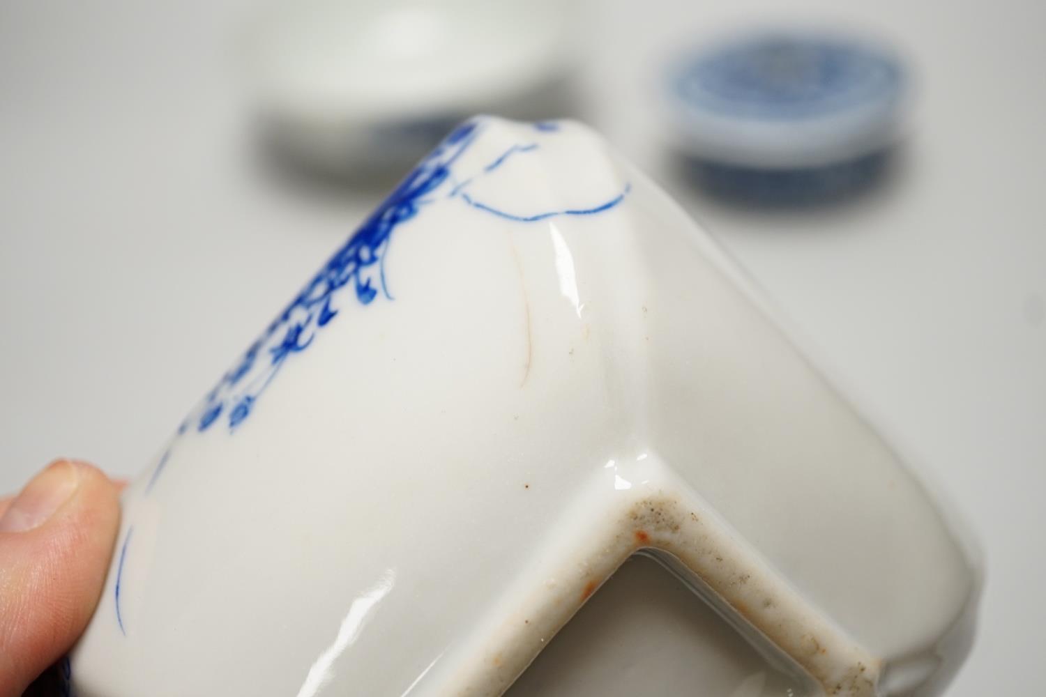 A A Chinese blue and white Dragon medallion bowl, 16.3 cm, a blue and white pot cover and stand - Image 7 of 14