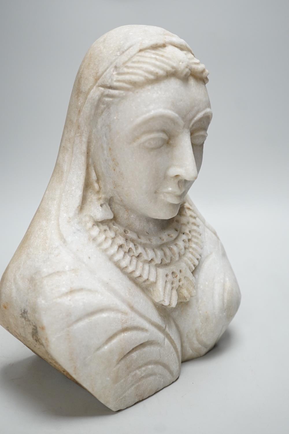 An Indian carved marble bust, 31cm - Image 4 of 5