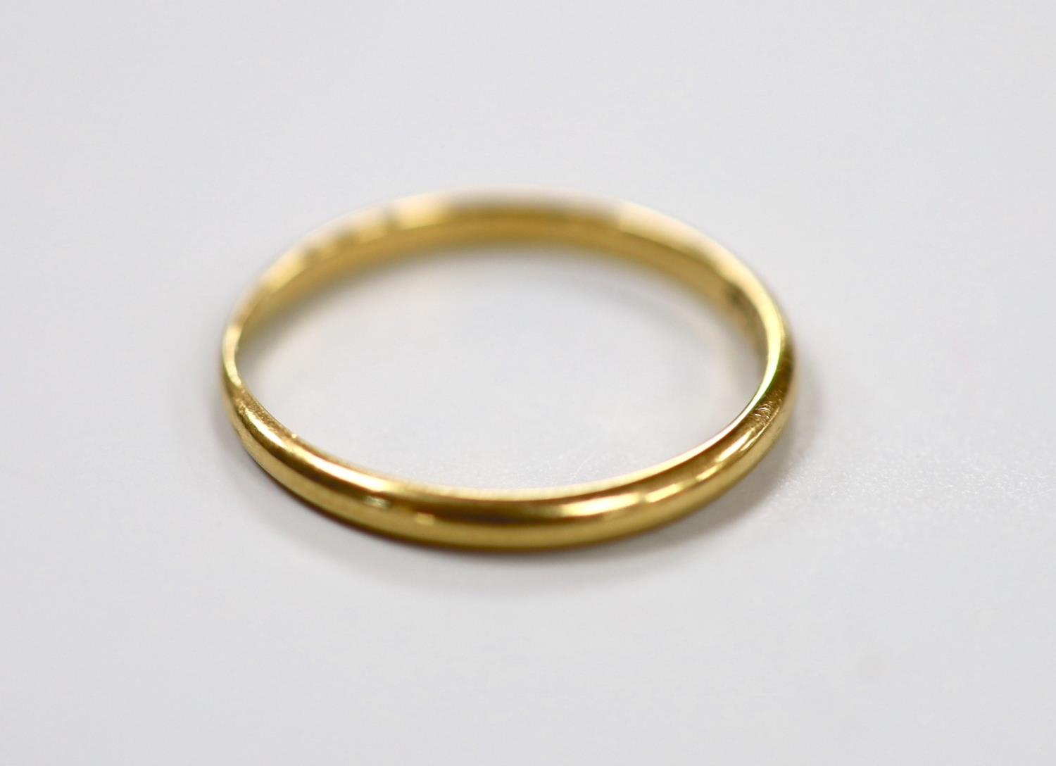 A 1940's 18ct gold wedding band, size R, 2.2 grams.