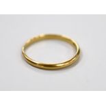 A 1940's 18ct gold wedding band, size R, 2.2 grams.