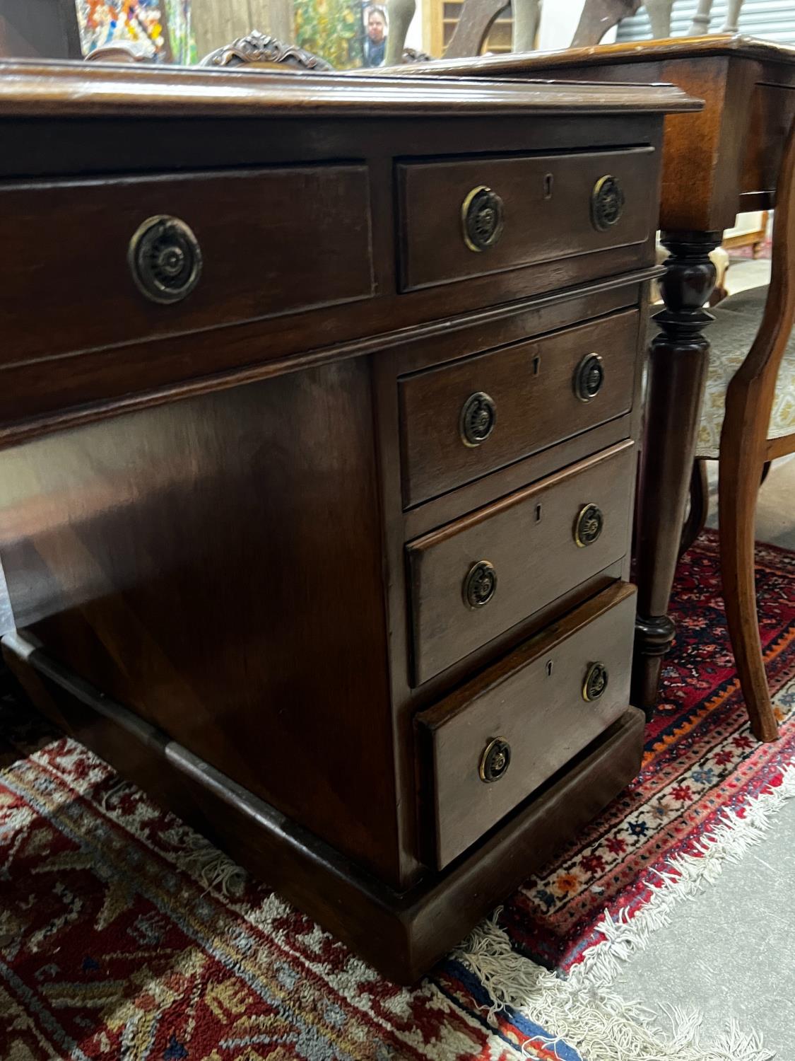 An early 20th century mahogany leather topped pedestal desk, width 137cm, depth 75cm, height 74cm - Image 4 of 4