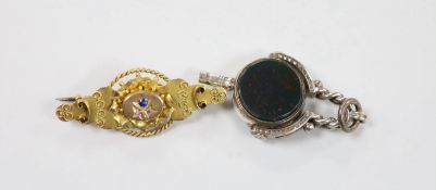 An Edwardian 9ct gold, sapphire and diamond chip set three stone brooch, 41mm, gross weight 33 grams