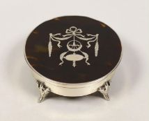 A George V silver and tortoiseshell piqué mounted circular trinket box, London, 1921, diameter 11.